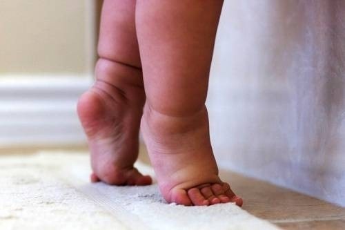 tật nhón chân ở trẻ